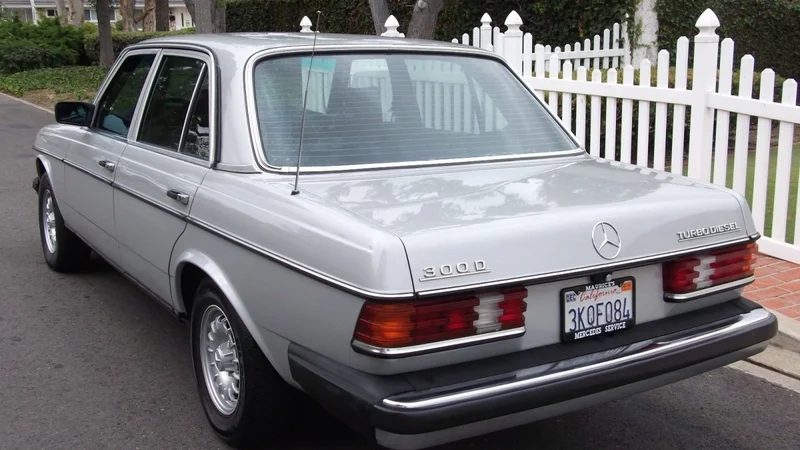 1985 Mercedes-Benz 300D Turbo Sedan 11
