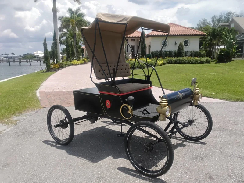 1901 Oldsmobile Curved Dash Replica in Port Charlotte 1