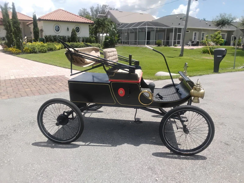 1901 Oldsmobile Curved Dash Replica in Port Charlotte 2