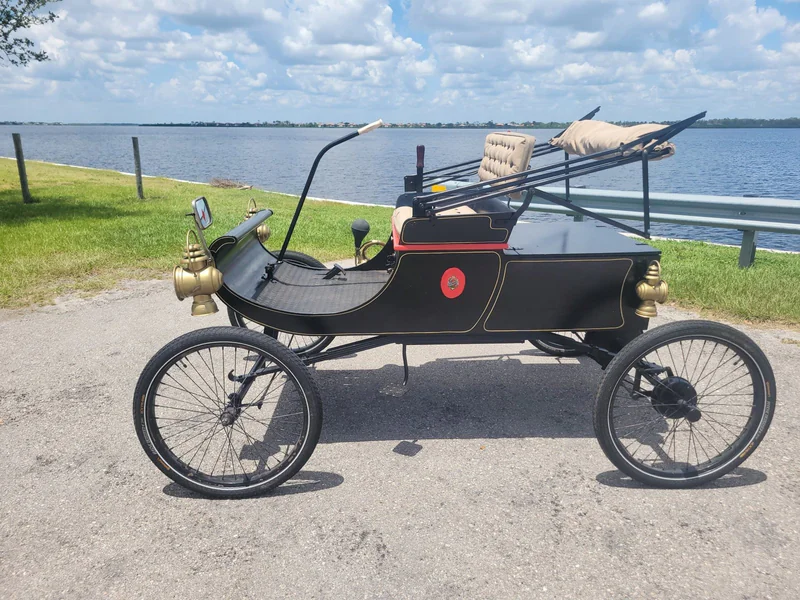 1901 Oldsmobile Curved Dash Replica in Port Charlotte 3