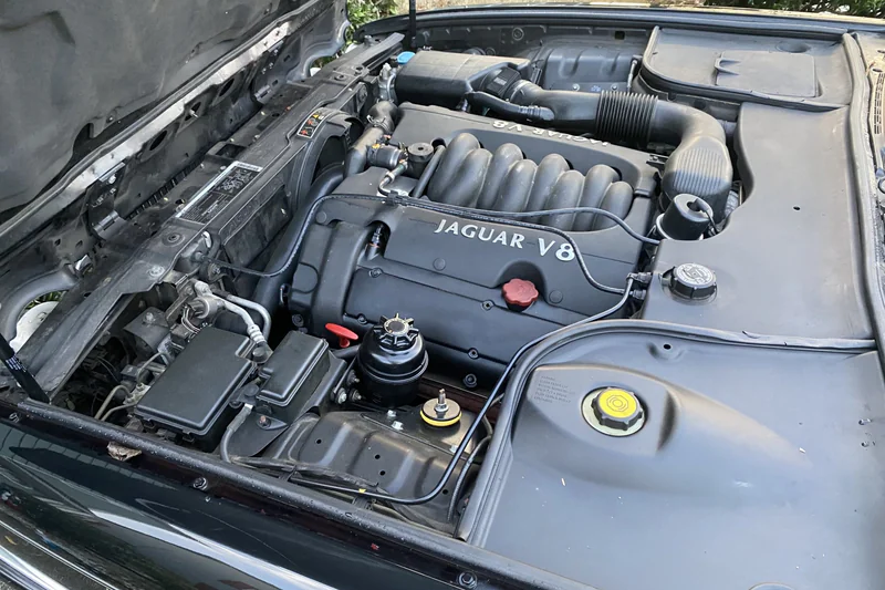 1998 Jaguar XJ8 Base 4