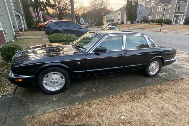 1998 Jaguar XJ8 Base 5