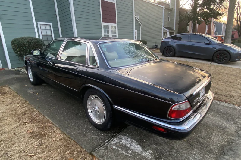 1998 Jaguar XJ8 Base 6