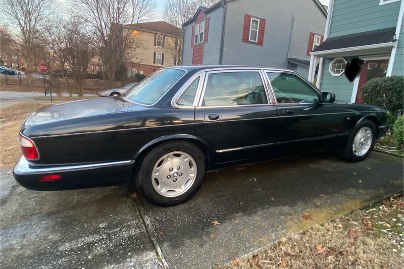 1998 Jaguar XJ8 Base 8