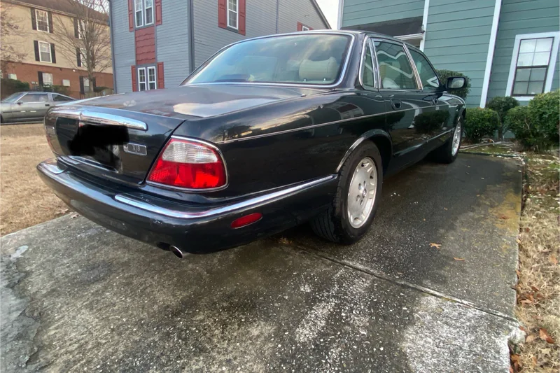 1998 Jaguar XJ8 Base 9