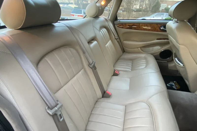 1998 Jaguar XJ8 Base 13