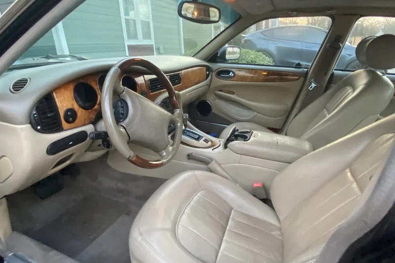 1998 Jaguar XJ8 Base 16