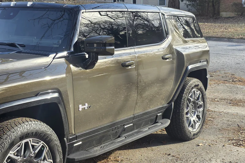2024 GMC Hummer EV SUV in Union City 12