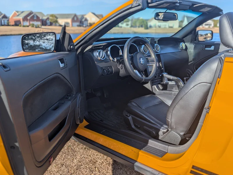 2007 Ford Mustang Base 13