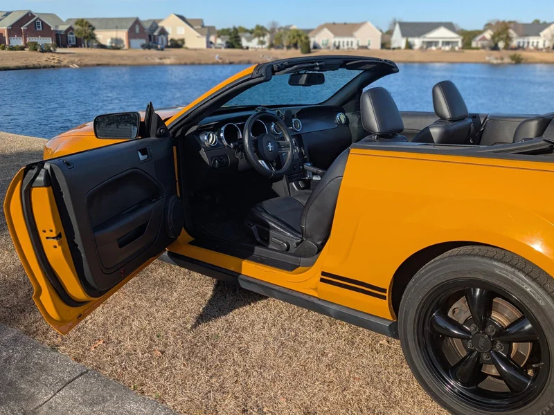 2007 Ford Mustang Base 17