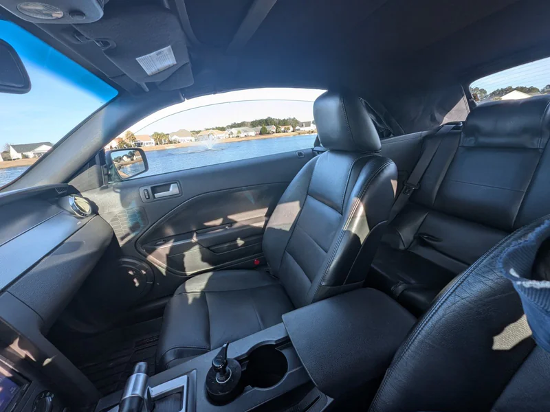 2007 Ford Mustang Base 19