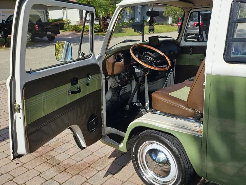 1970 Volkswagen Transporter Bus 9