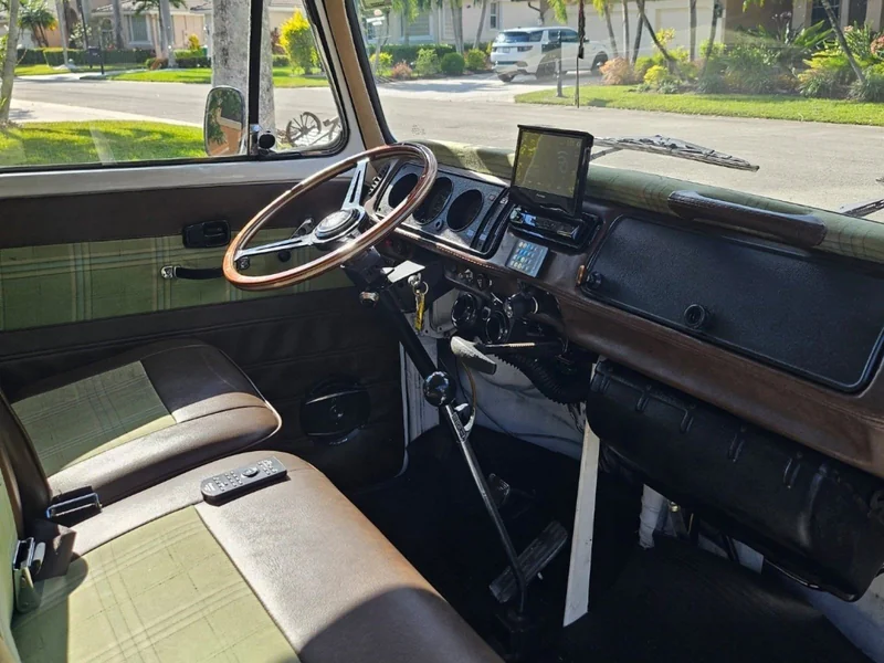 1970 Volkswagen Transporter Bus 10