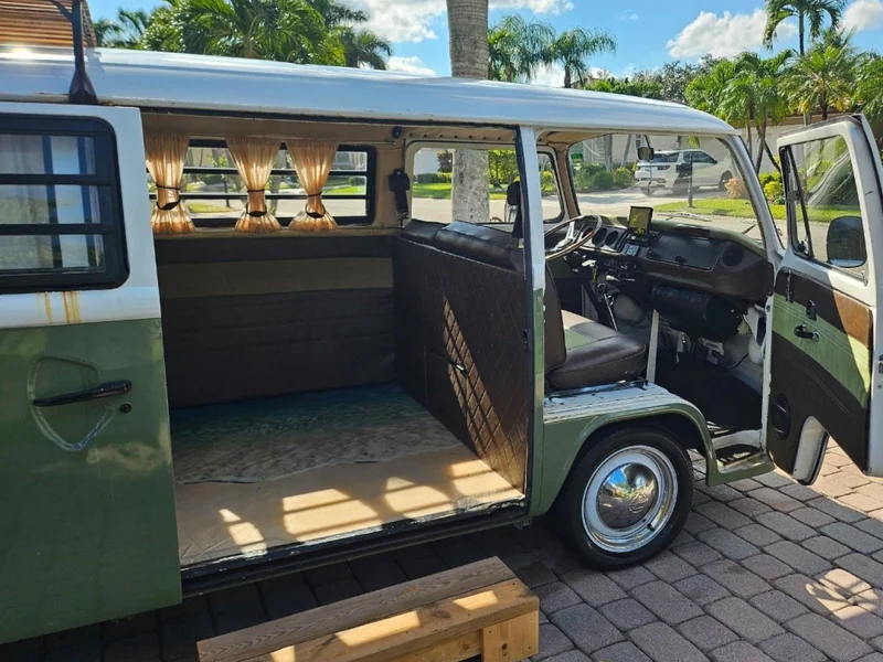 1970 Volkswagen Transporter Bus 12