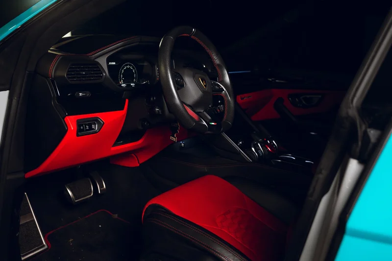 2021 Lamborghini Urus 2