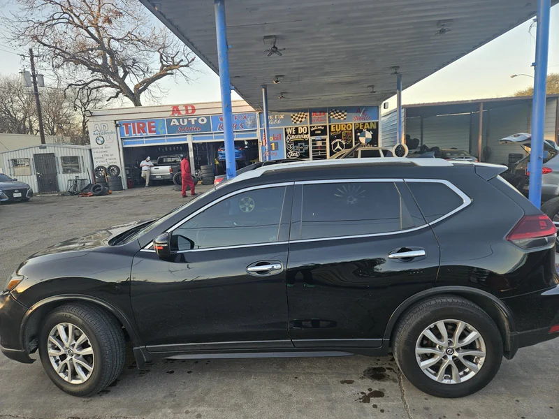 2018 Nissan Rouge SV in Newaygo 2