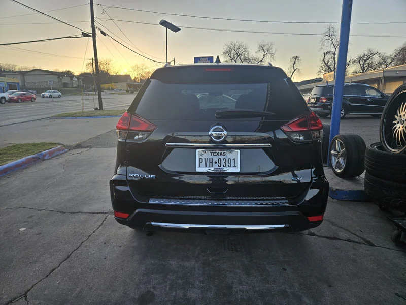 2018 Nissan Rouge SV in Newaygo 3