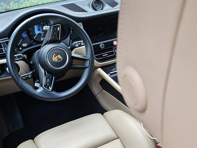 2023 Porsche Macan Base 12
