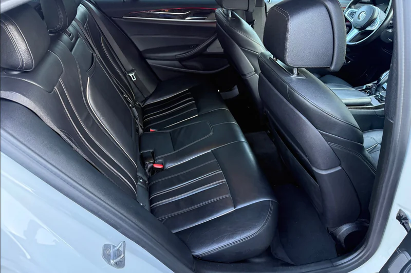 2019 BMW 540i M-Sport 10