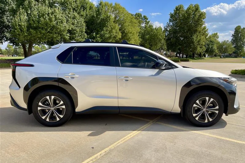 2024 Toyota bZ4X XLE 4