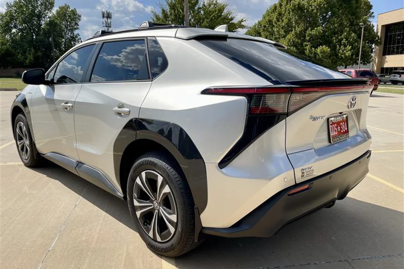 2024 Toyota bZ4X XLE 5