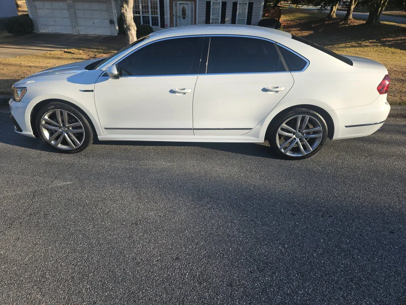 2017 Volkswagen Passat R-Line 2