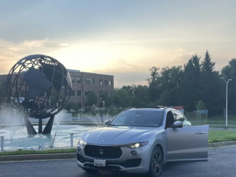 2017 Maserati Levante 5-Door Luxury Crossover SUV 6