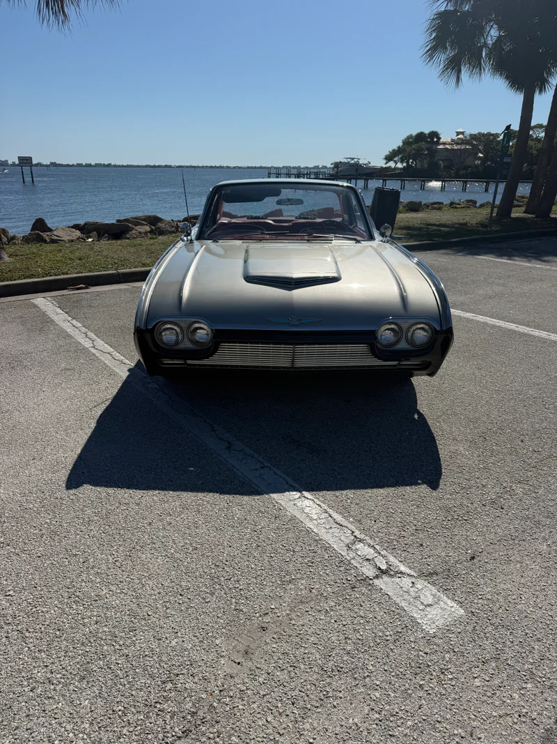 1961 Ford Thunderbird