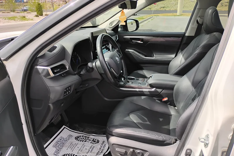 2021 Toyota Highlander Highlander Platinum Limited Hybrid AWD 2