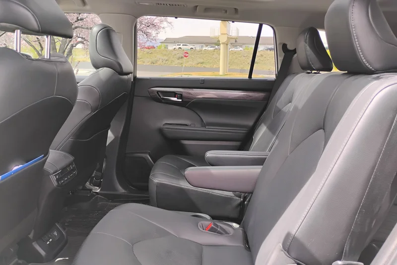 2021 Toyota Highlander Highlander Platinum Limited Hybrid AWD 3