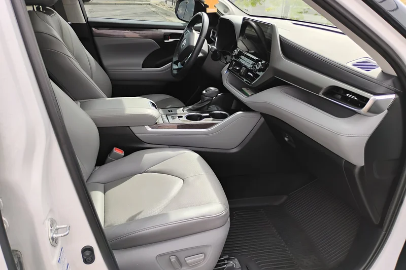 2021 Toyota Highlander Highlander Platinum Limited Hybrid AWD 11