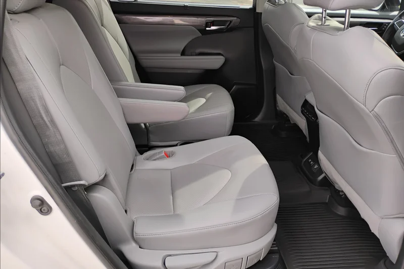 2021 Toyota Highlander Highlander Platinum Limited Hybrid AWD 12
