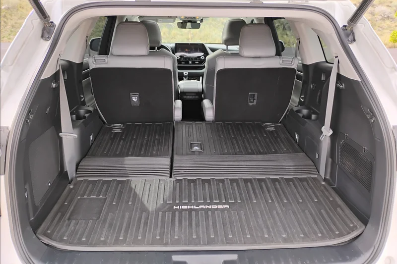 2021 Toyota Highlander Highlander Platinum Limited Hybrid AWD 14