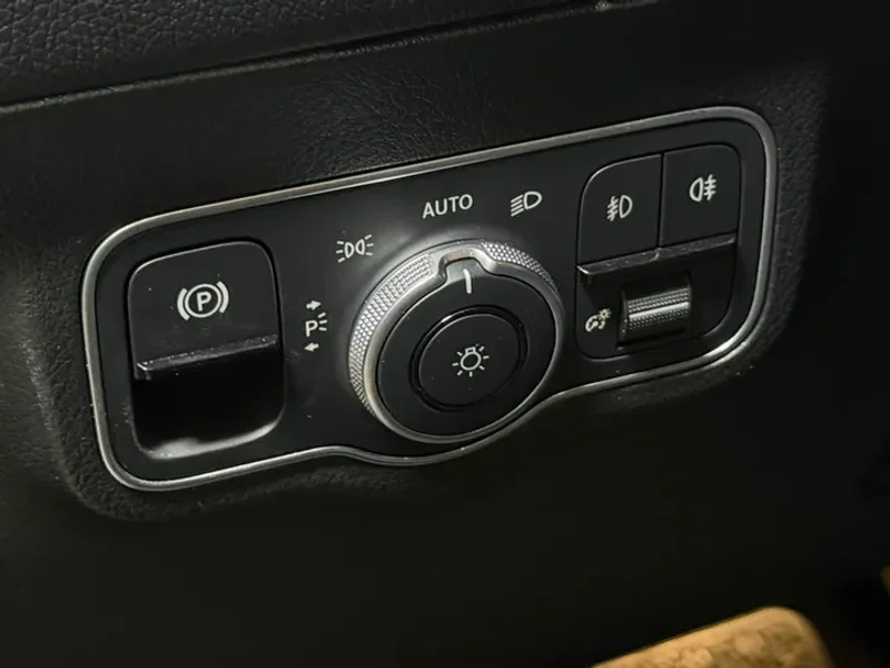 2024 Mercedes-Benz GLA 250 N/A 9