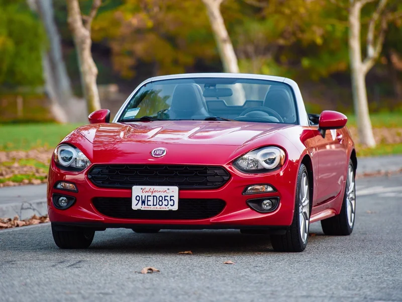2017 Fiat 124 Spider Lusso 2