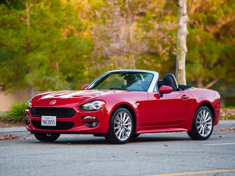 2017 Fiat 124 Spider Lusso 3