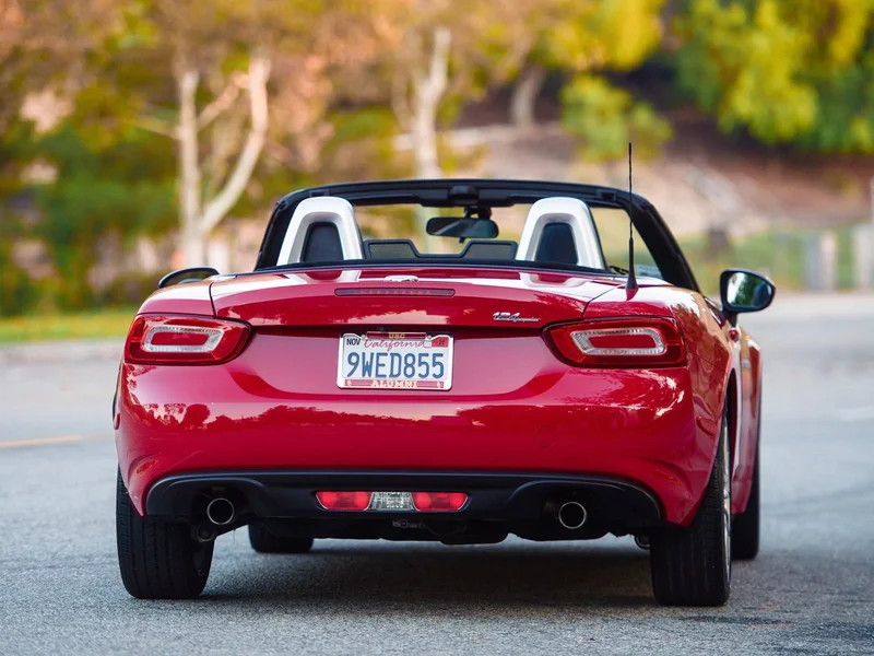 2017 Fiat 124 Spider Lusso 7