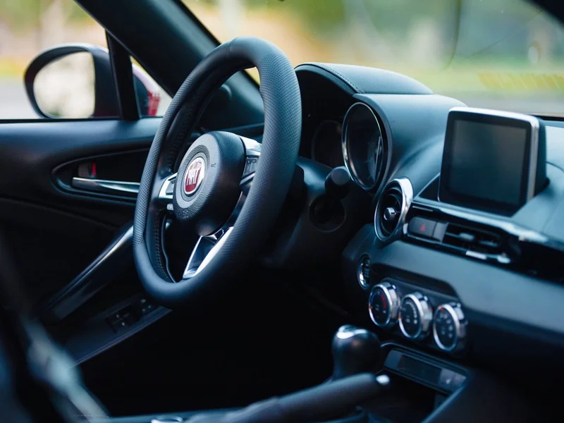 2017 Fiat 124 Spider Lusso 8