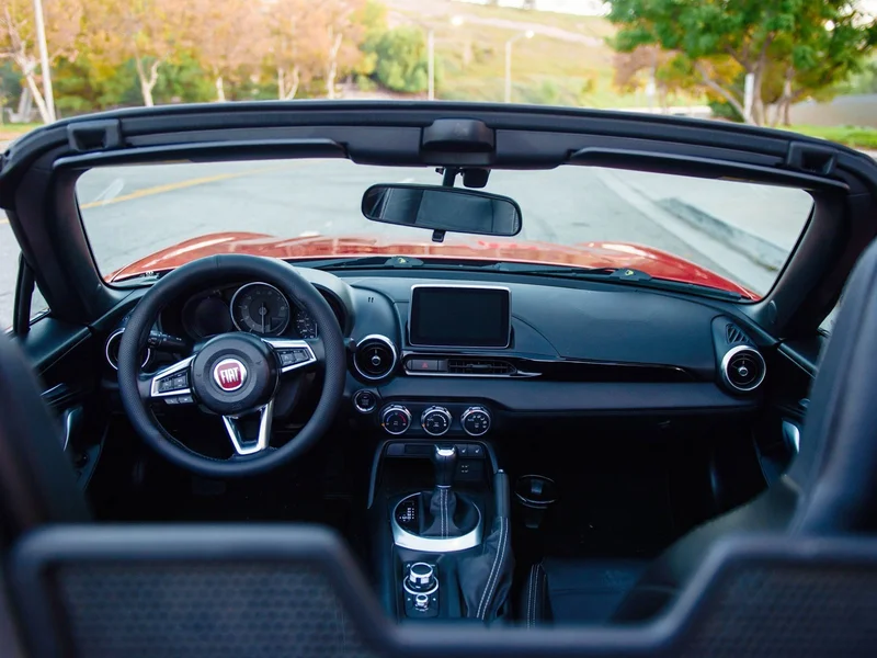 2017 Fiat 124 Spider Lusso 9