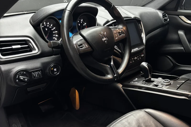 2017 Maserati Ghibli Base 2
