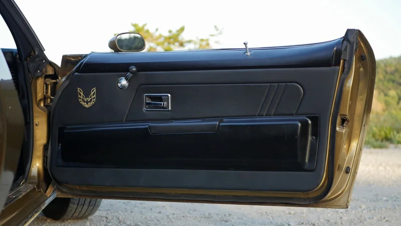1970 Pontiac Firebird in Monterey 8