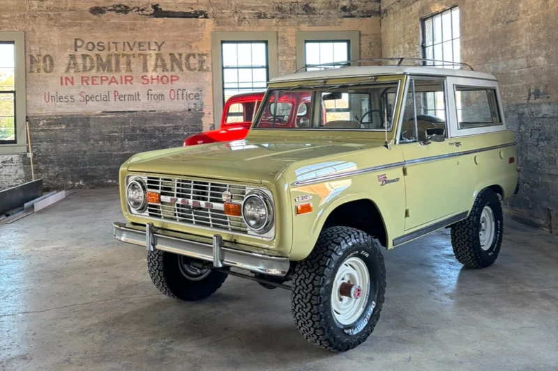1970 Ford Bronco Base 11
