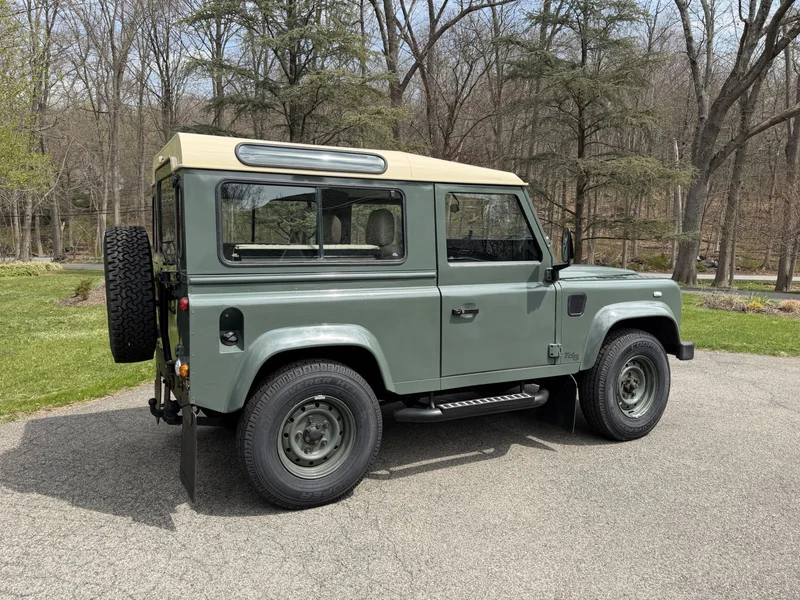 1998 Land Rover Defender 90 (Truck) 2