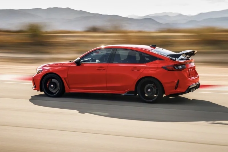 2025 Honda Civic Type R in Ontario 3