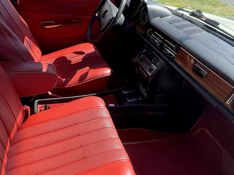 1974 Mercedes-Benz 280 Base 9