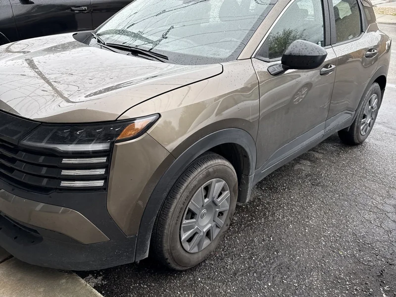 2025 Nissan Kicks SR 2