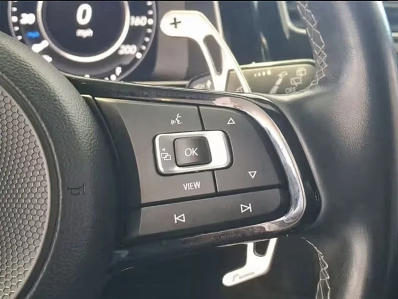 2019 Volkswagen Golf R Base 13