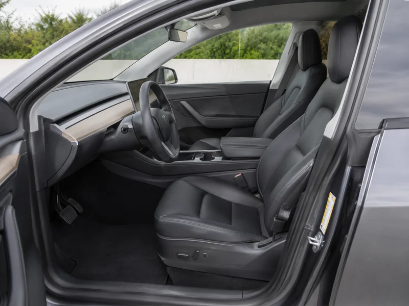 2025 Tesla Model Y Long Range RWD 10