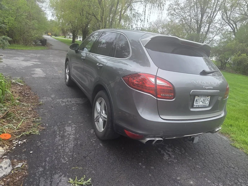 2014 Porsche Cayenne Premium 2