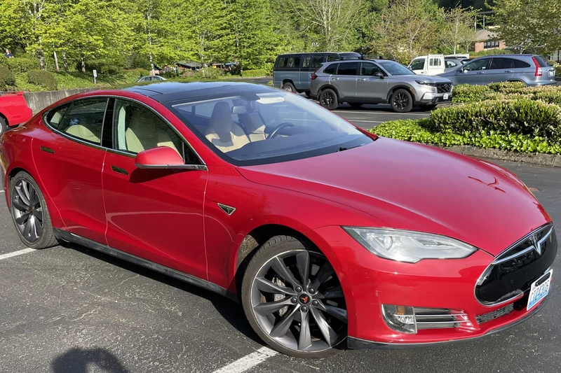2013 Tesla Model S P85+